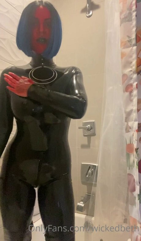 Wicked Beth トップスター ギャラリー