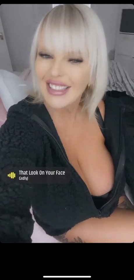 Mollyjfoxx トップポルノスター 写真