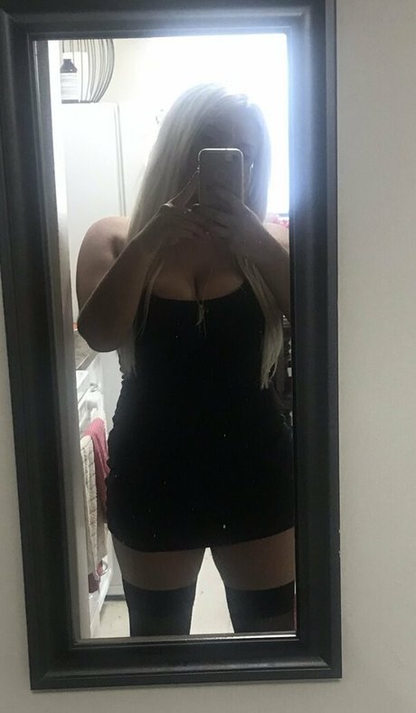 curvaceous barbie ポルノ女優 写真