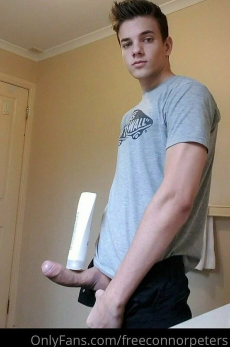 freeconnorpeters 裸のモデル 写真