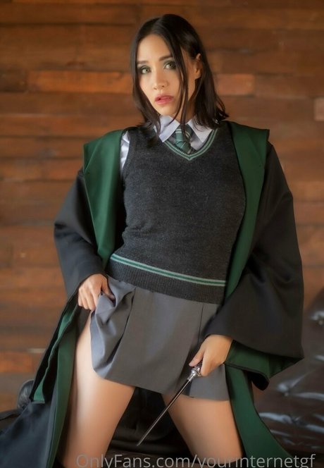 曲線美の熟女オンリーファンズ ホット裸 写真