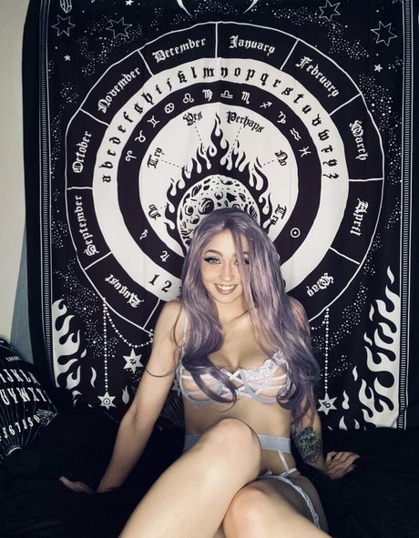 母と息子のオンリーファンズ セクシーヌード 写真