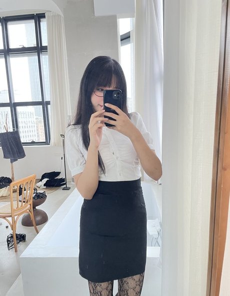 制服オンリーファン セクシーヌード 写真
