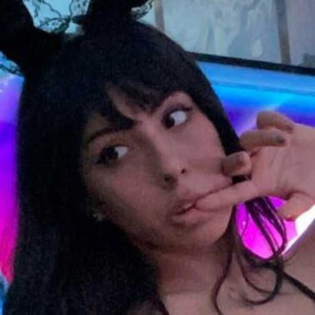 ヌードストリップオンリーファンズ ホットxxx 画像