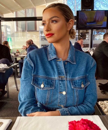 Andreea Ungur 素敵なモデル 写真