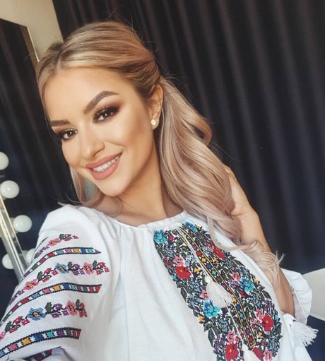 Andreea Ungur 可愛い女優 ギャラリー