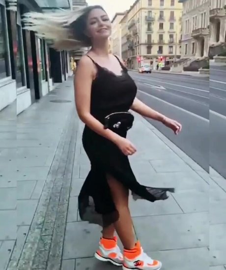 Andreea Ungur 裸モデル 写真