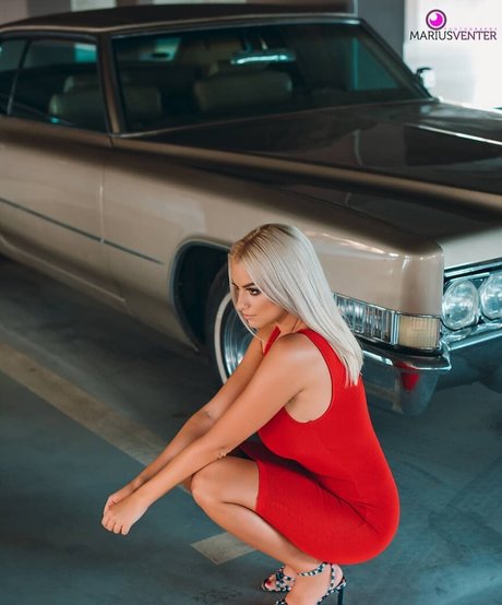 ボディビルダーヌードオンリーファンズ セクシー裸 写真