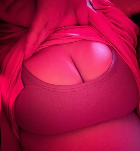 垂れ乳オンリーファンズ ホットxxx 画像