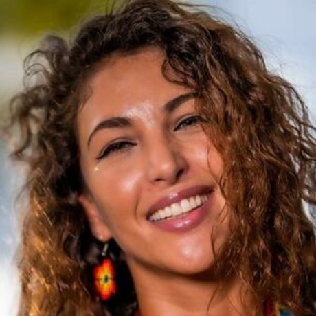 シーメールランジェリーオンリーファンズ 美しい裸 写真