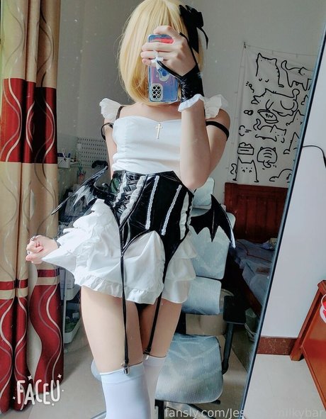 毛深い茂みオンリーファンズ ホット裸 写真