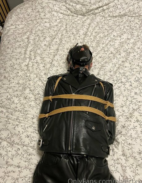 有名なレディボーイオンリーファンズ セクシーヌード 画像