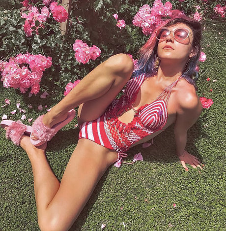 Ilgin Utin アートモデル 写真