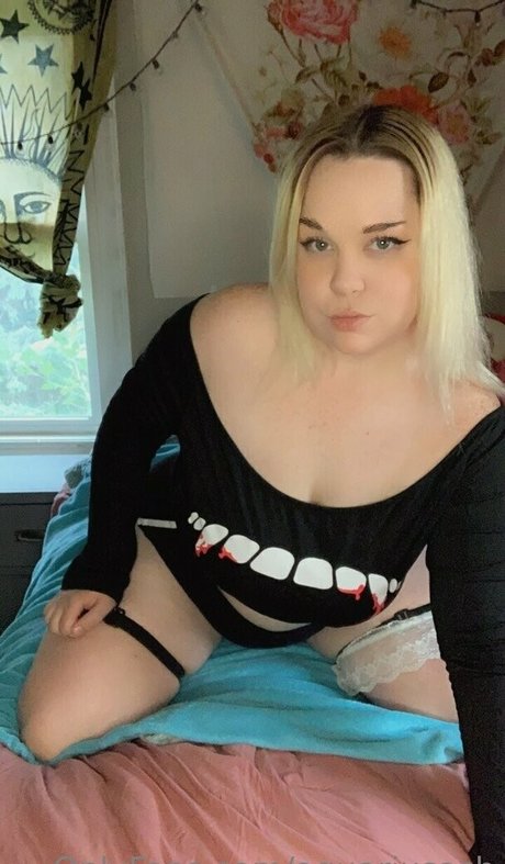 フェラチオ自撮りオンリーファンズ ポルノグラフィック 画像