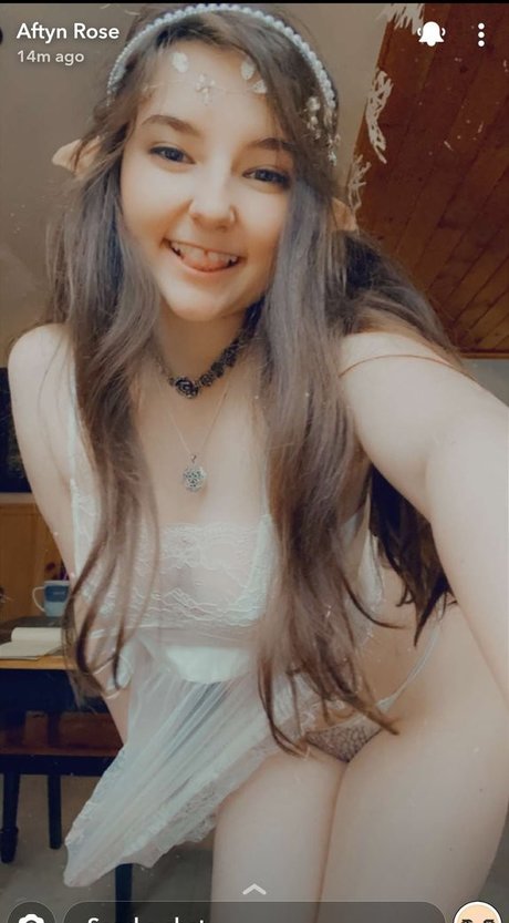 ヌード自撮りオンリーファンズ 美しい裸 画像