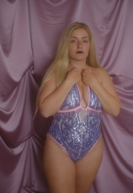 赤毛の熟女オンリーファンズ ホットセクシー 写真