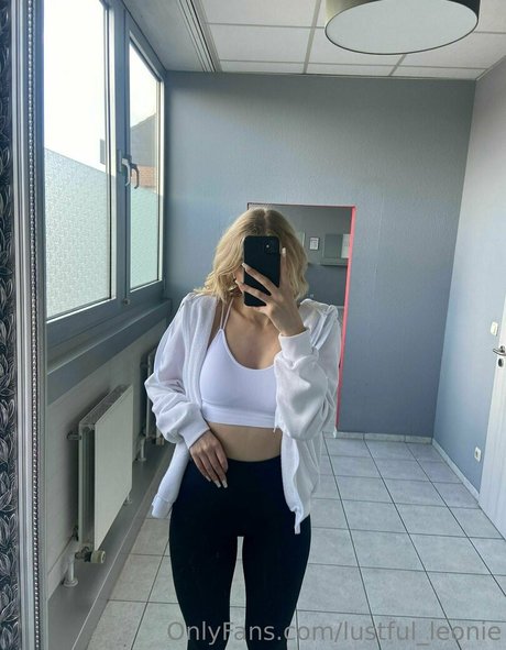 lustful leonie スター ヌード 写真