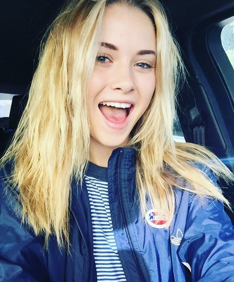 Virginia Gardner エロティック女優 ギャラリー