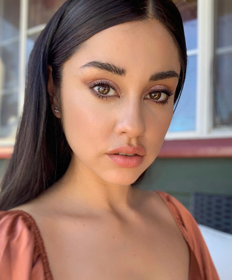 Yvette Monreal ホットモデル 写真