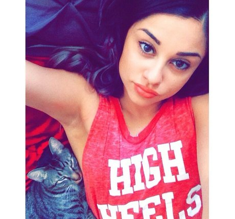 Yvette Monreal スター 裸 ギャラリー