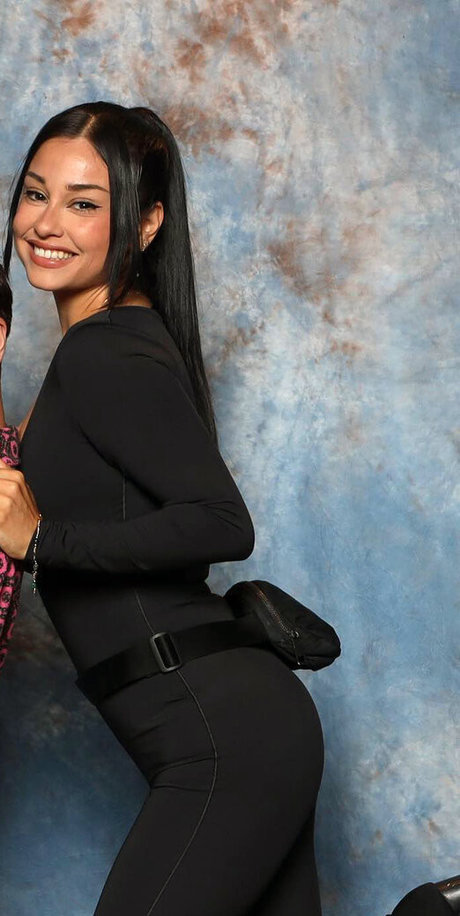 Yvette Monreal 裸の女優 写真