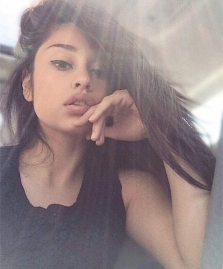Yvette Monreal スター 裸 画像