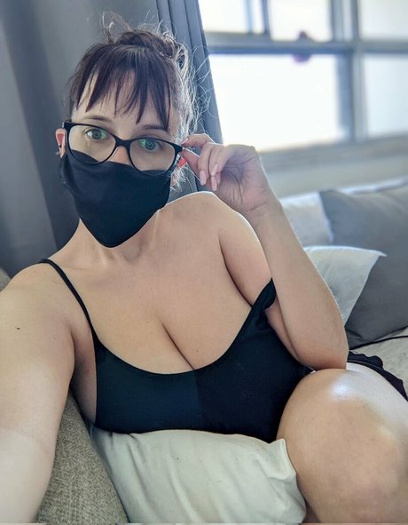 トランスエボニーオンリーファンズ ホットヌード 写真