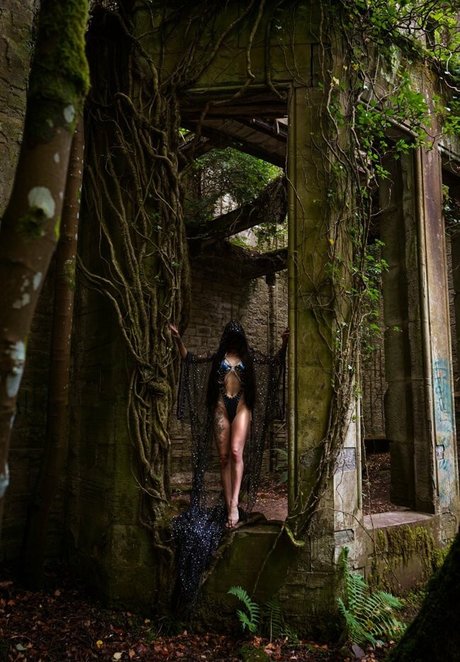 ダーティトークJOI オンリーファンズ アートヌード 写真