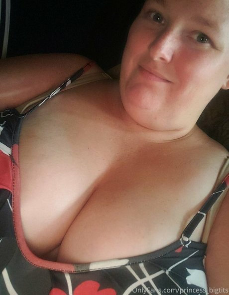 Princess Big Tits ヌードのポルノスター 画像