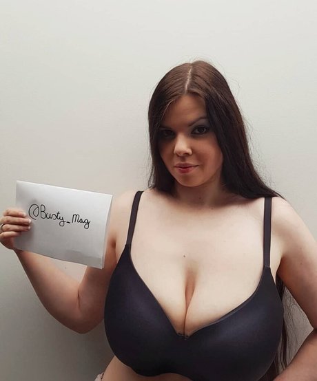 Busty Magazine アダルトスター ギャラリー