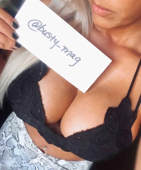 Busty Magazine HDモデル 写真