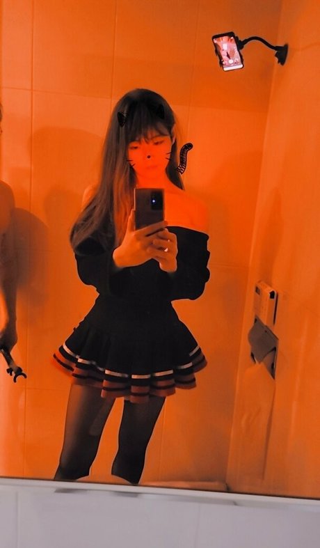 スキニーオンリーファンズ ヌード 写真