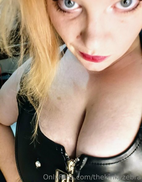 thekinkyzebra モデル 写真