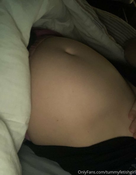 tummyfetishgirl ポルノモデル 画像