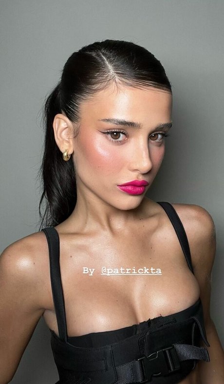 Livia Nunes Marques 素敵なモデル ギャラリー