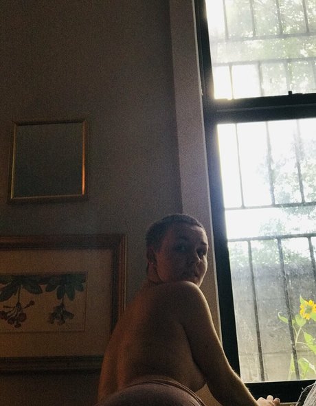 大学生のティーンオンリーファン 美しいヌード 写真