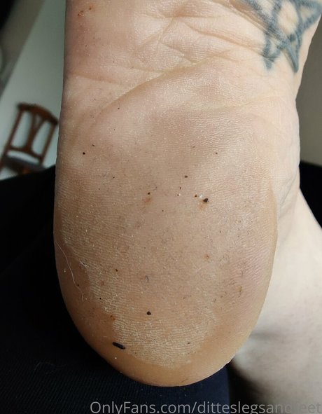 ditteslegsandfeet ヌードモデル ギャラリー