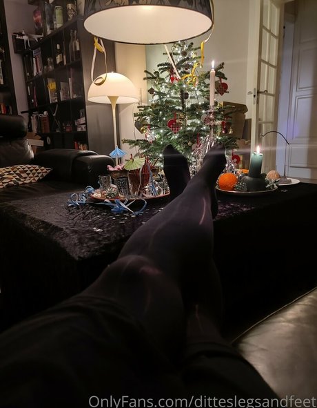 ditteslegsandfeet かわいいポルノスター アーカイブ