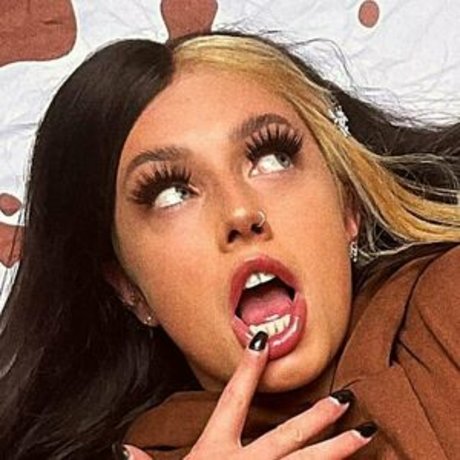 黒檀のアマチュアオンリーファンズ セクシー裸 画像