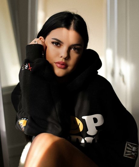 巻き毛のティーンズオンリーファンズ セックス 画像