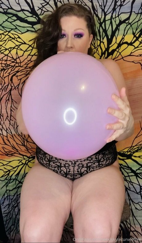 alexiskylecurvesfree top profile image