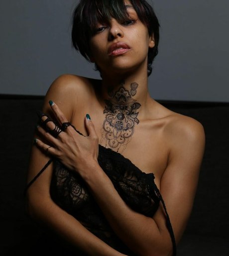 Julya Antoinette セックススター 写真