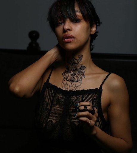 Julya Antoinette ヌードスター 画像