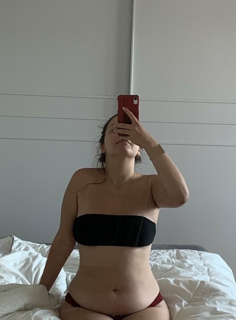 ネイティブオンリーファンズ セクシー 写真