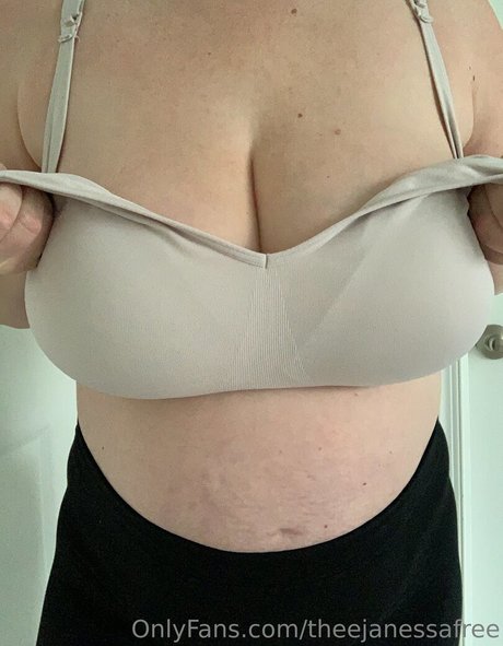 theejanessafree セクシーモデル 画像