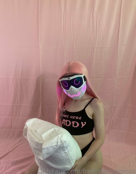 freecybervanessa ヌードモデル 画像