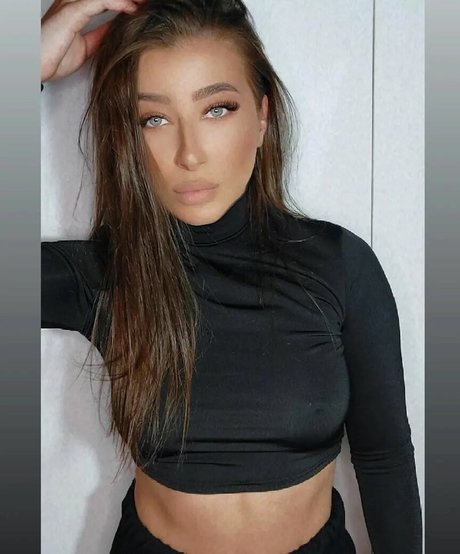18歳のオンリーファンズ ホットxxx 画像