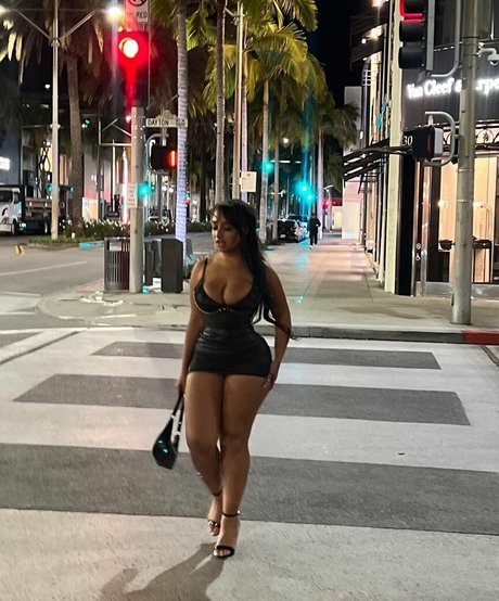 主婦オンリーファン エロチック 画像