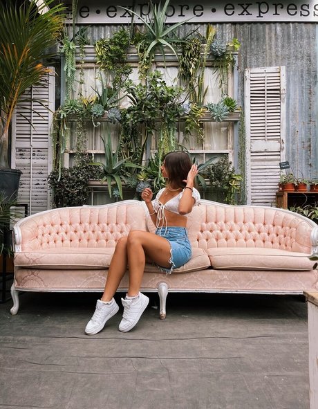 アジア人の指入れ オンリーファンズ 美しいポルノ 画像