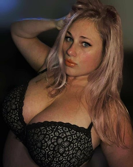 luvmeonlydoll ポルノスター 独占 画像